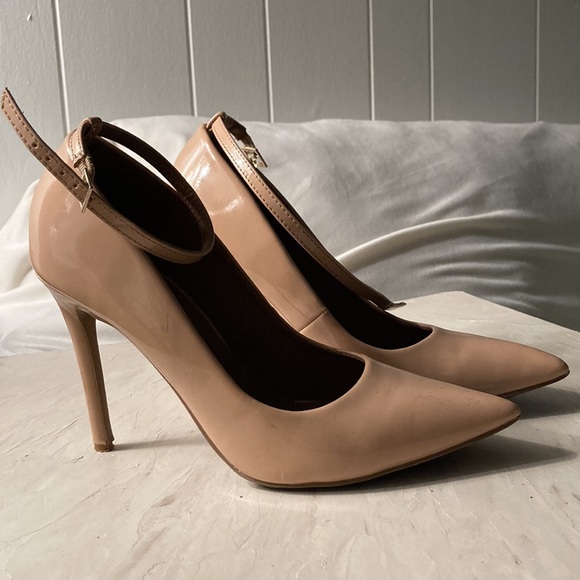 Blush pointed toe ankle strap heels - Picture 2 of 8